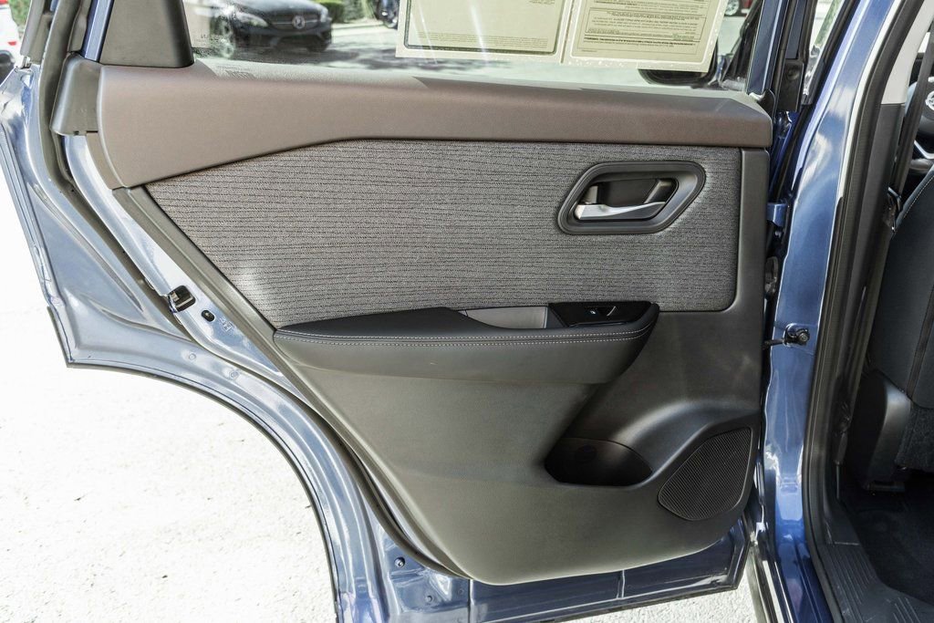 Used 2021 Nissan Rogue SV image 25