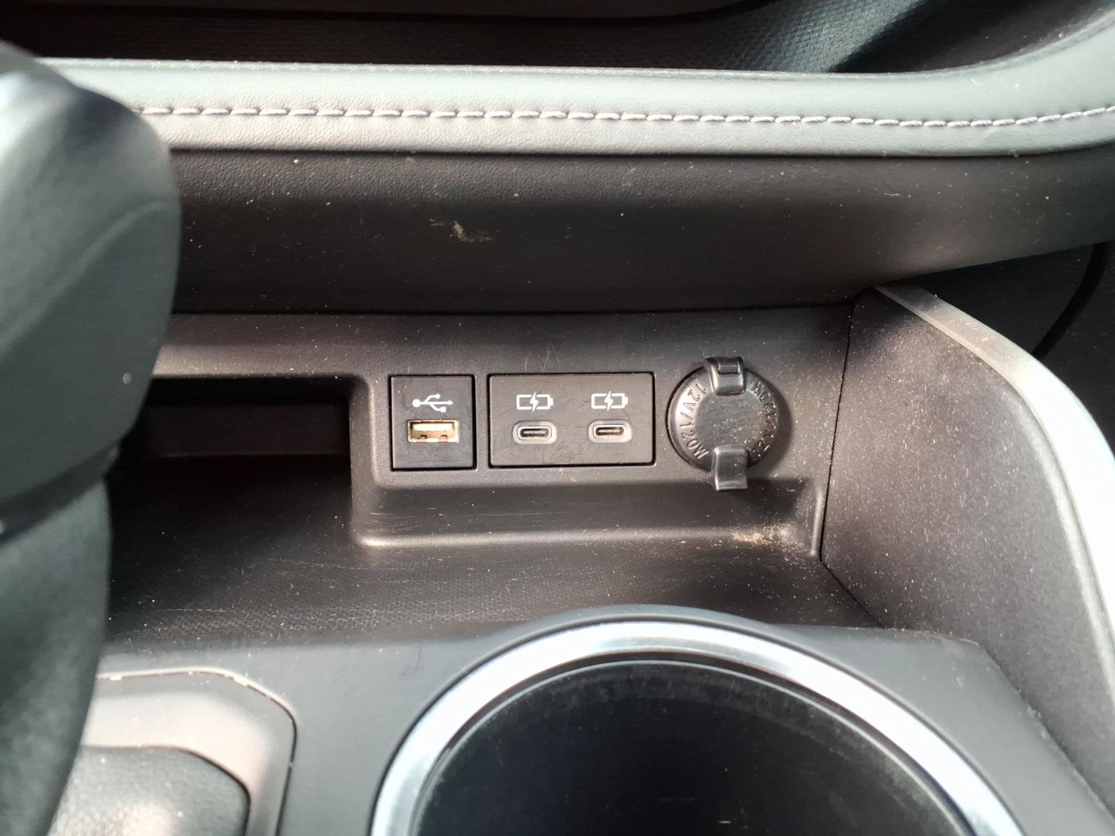 Used 2023 Toyota Highlander XLE AWD/4WD image 4