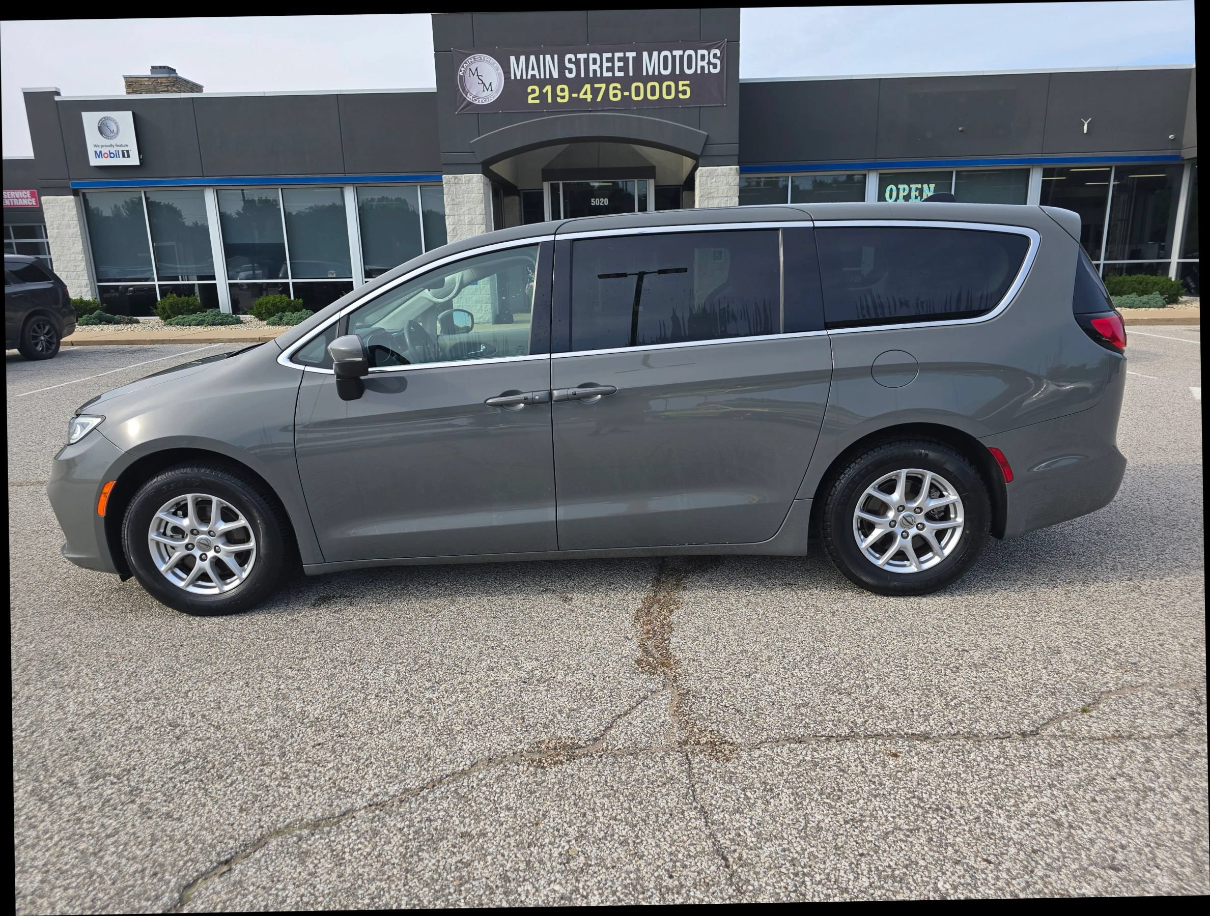 Used 2023 Chrysler Pacifica Touring-L