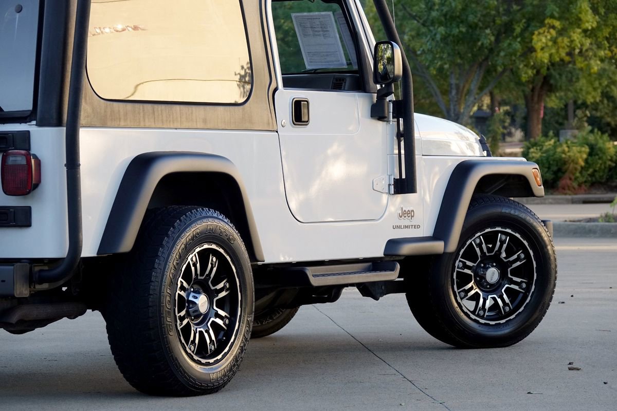 Used 2006 Jeep Wrangler Unlimited w/ Premium Audio Group image 33