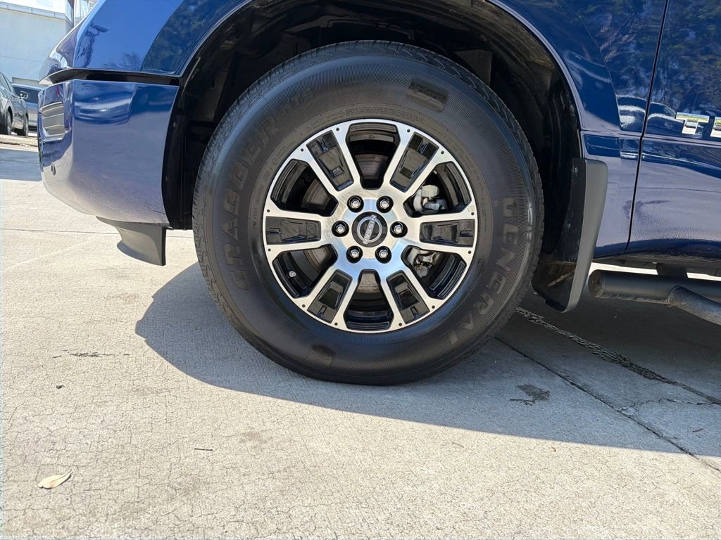 Used 2024 Nissan Titan SV w/ SV Convenience Package image 12