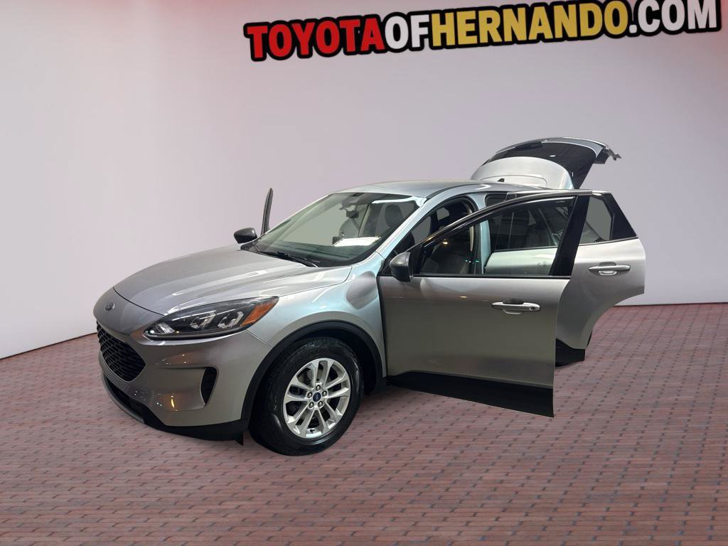 Used 2022 Ford Escape SE w/ Convenience Package FWD image 11