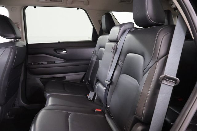 Used 2025 Nissan Pathfinder SL AWD/4WD image 29