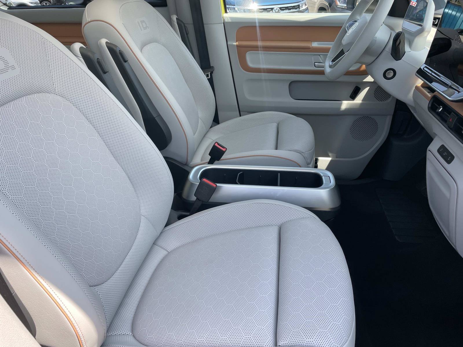 Certified 2025 Volkswagen ID. Buzz 1st Edition RWD image 29
