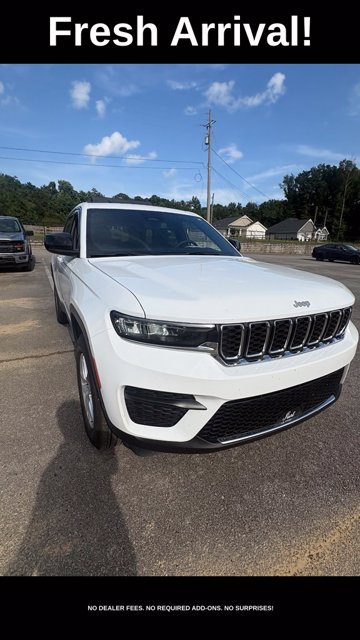 Used 2024 Jeep Grand Cherokee Laredo X w/ Luxury Tech Group I RWD image 5