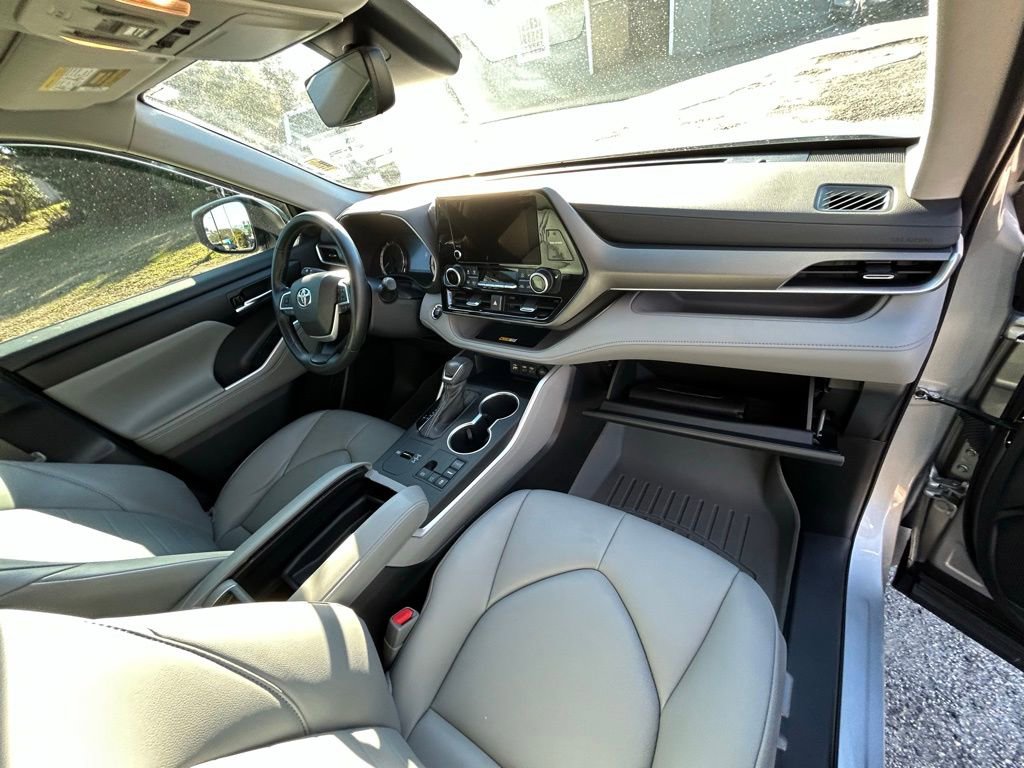 Used 2023 Toyota Highlander XLE image 25