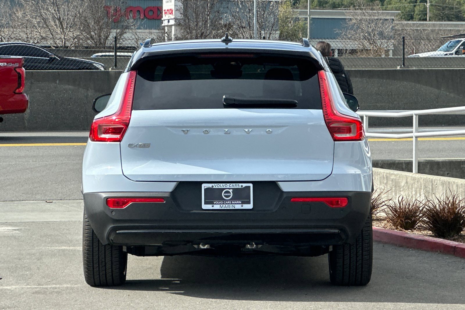 Used 2025 Volvo EX40 Ultra w/ Protection Package Premier image 8