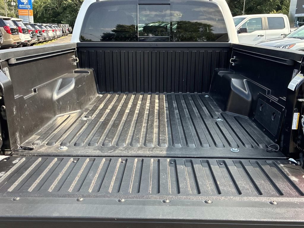 Used 2020 Toyota Tacoma SR5 AWD/4WD image 11