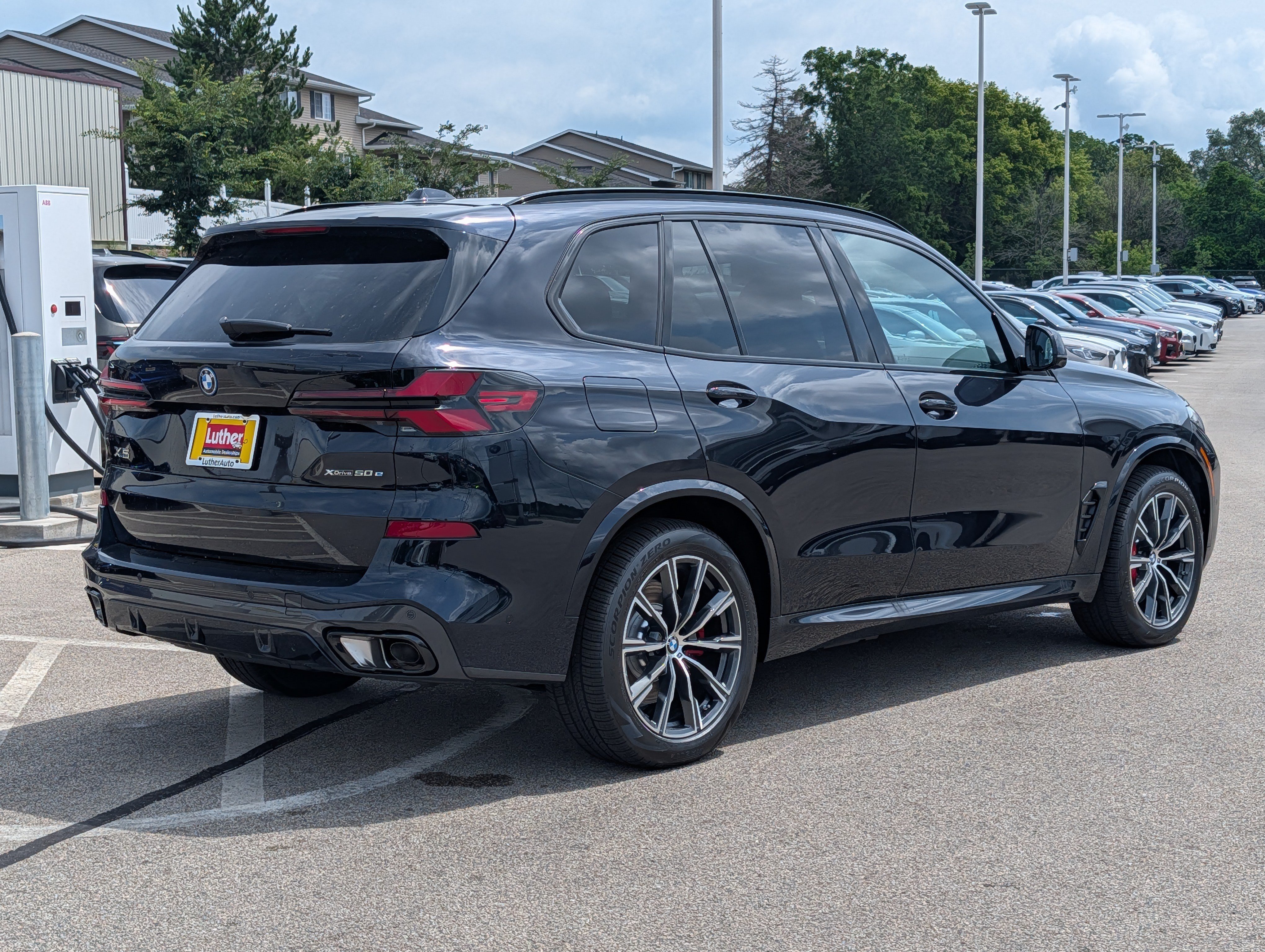 New 2026 BMW X5 xDrive50e w/ M Sport Package AWD/4WD image 2
