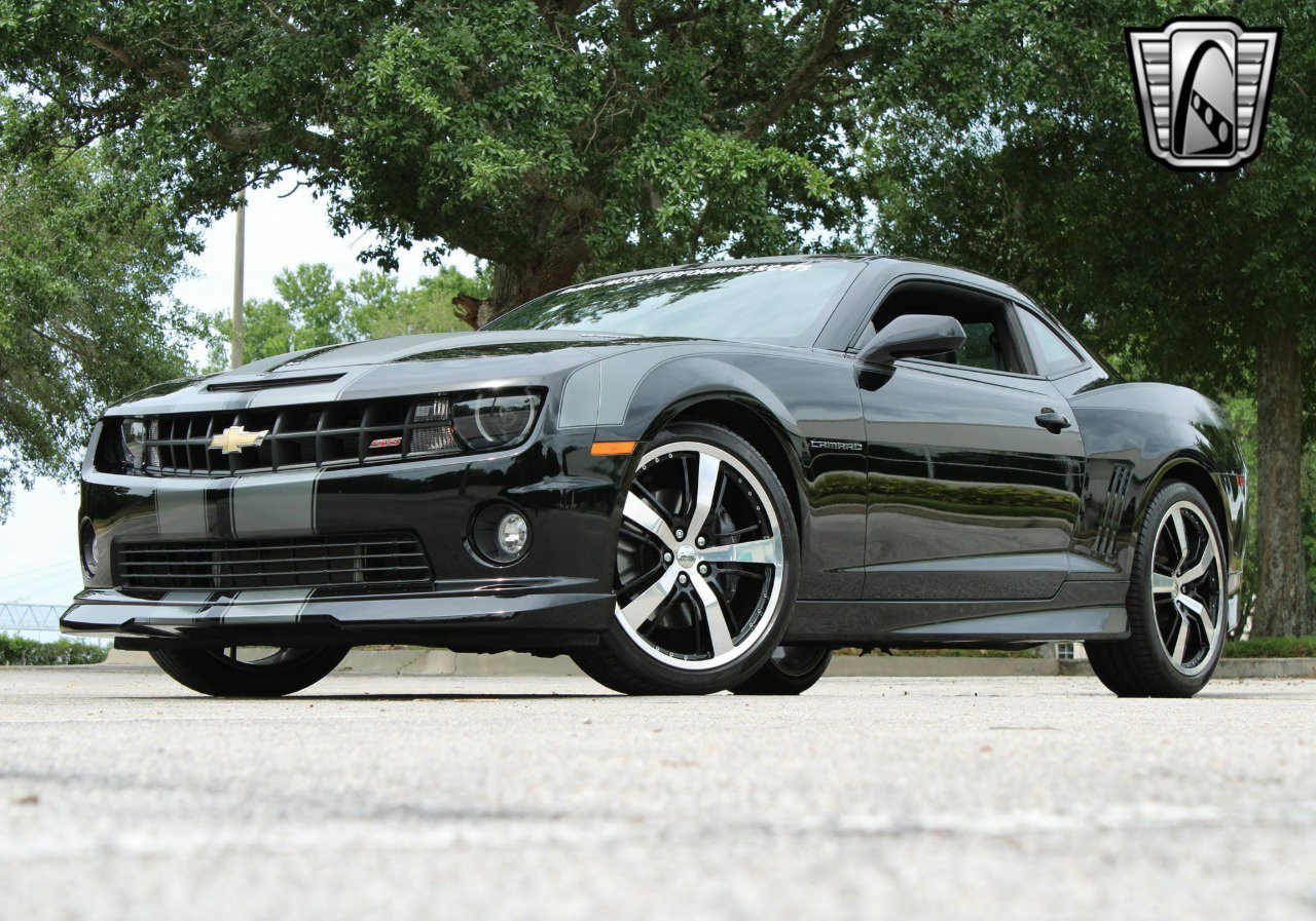 Used 2011 Chevrolet Camaro SS w/ RS Package image 2