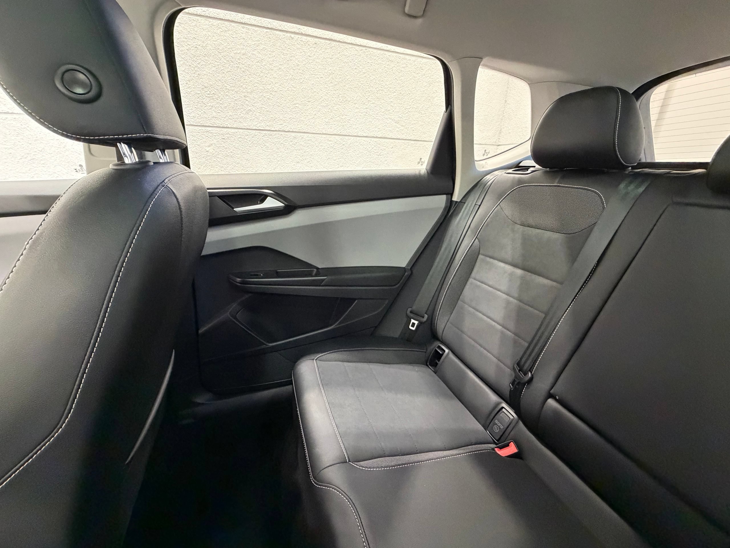 Used 2023 Volkswagen Taos SE w/ Panoramic Sunroof Package FWD image 32