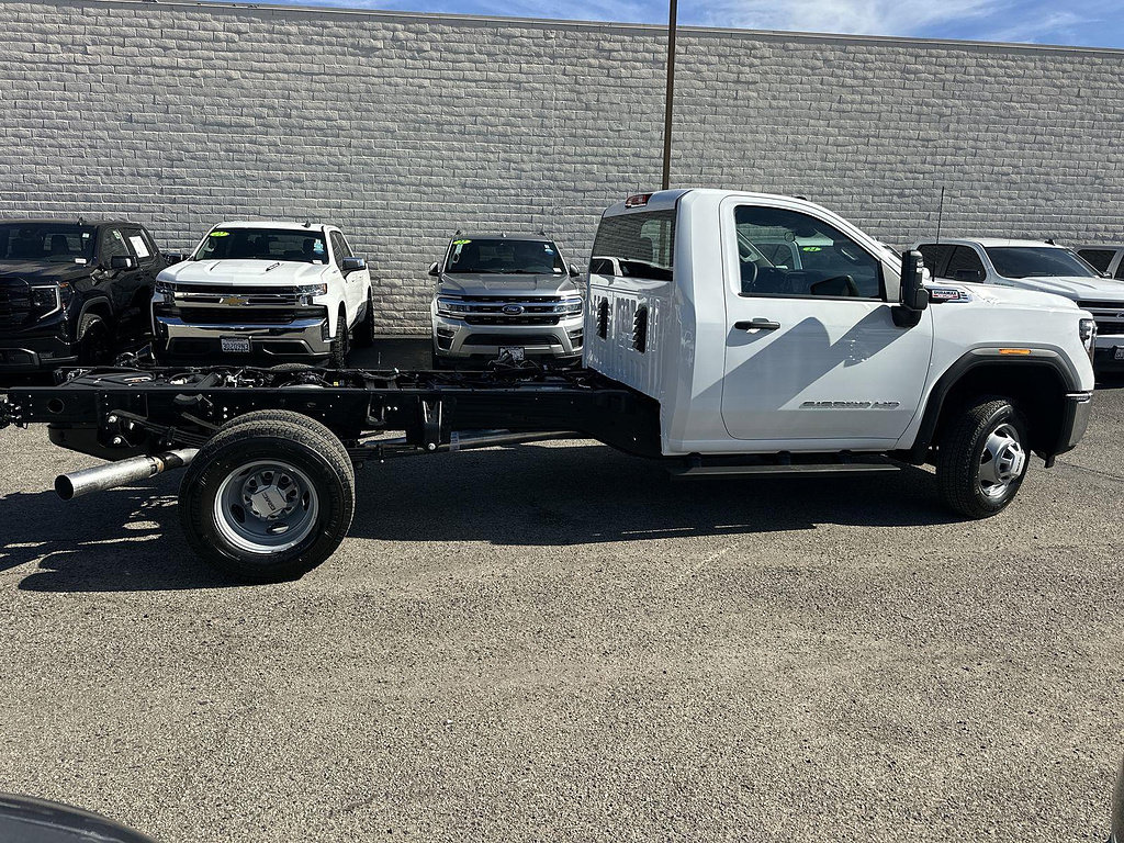 New 2026 GMC Sierra 3500 Pro AWD/4WD image 3