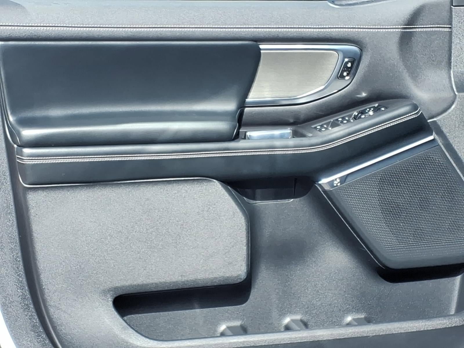 Certified 2025 Ford Expedition Platinum image 21