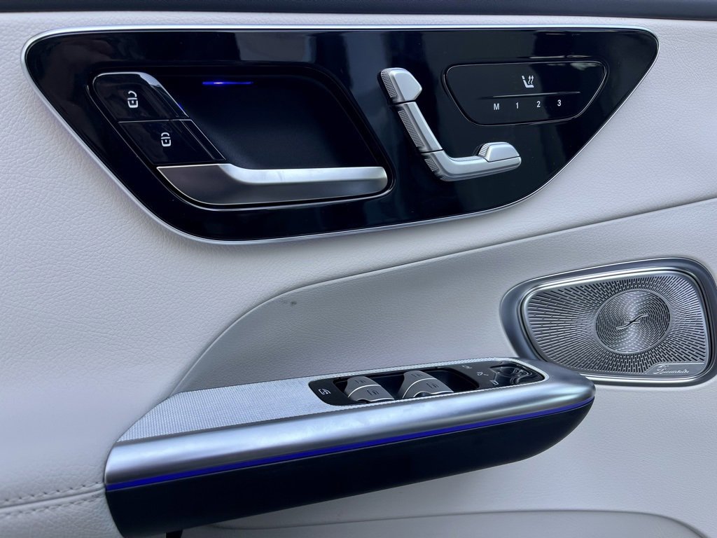 Used 2025 Mercedes-Benz GLC 350e 4MATIC image 14