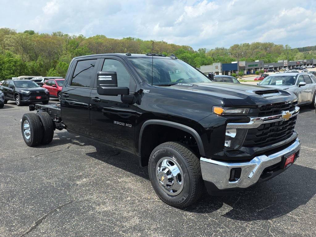 New 2026 Chevrolet Silverado 3500 LT w/ Convenience Package AWD/4WD image 2