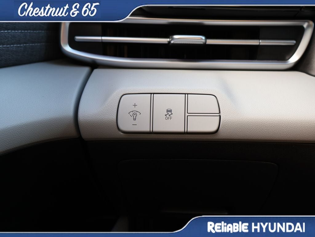 Certified 2024 Hyundai Elantra Limited FWD image 31