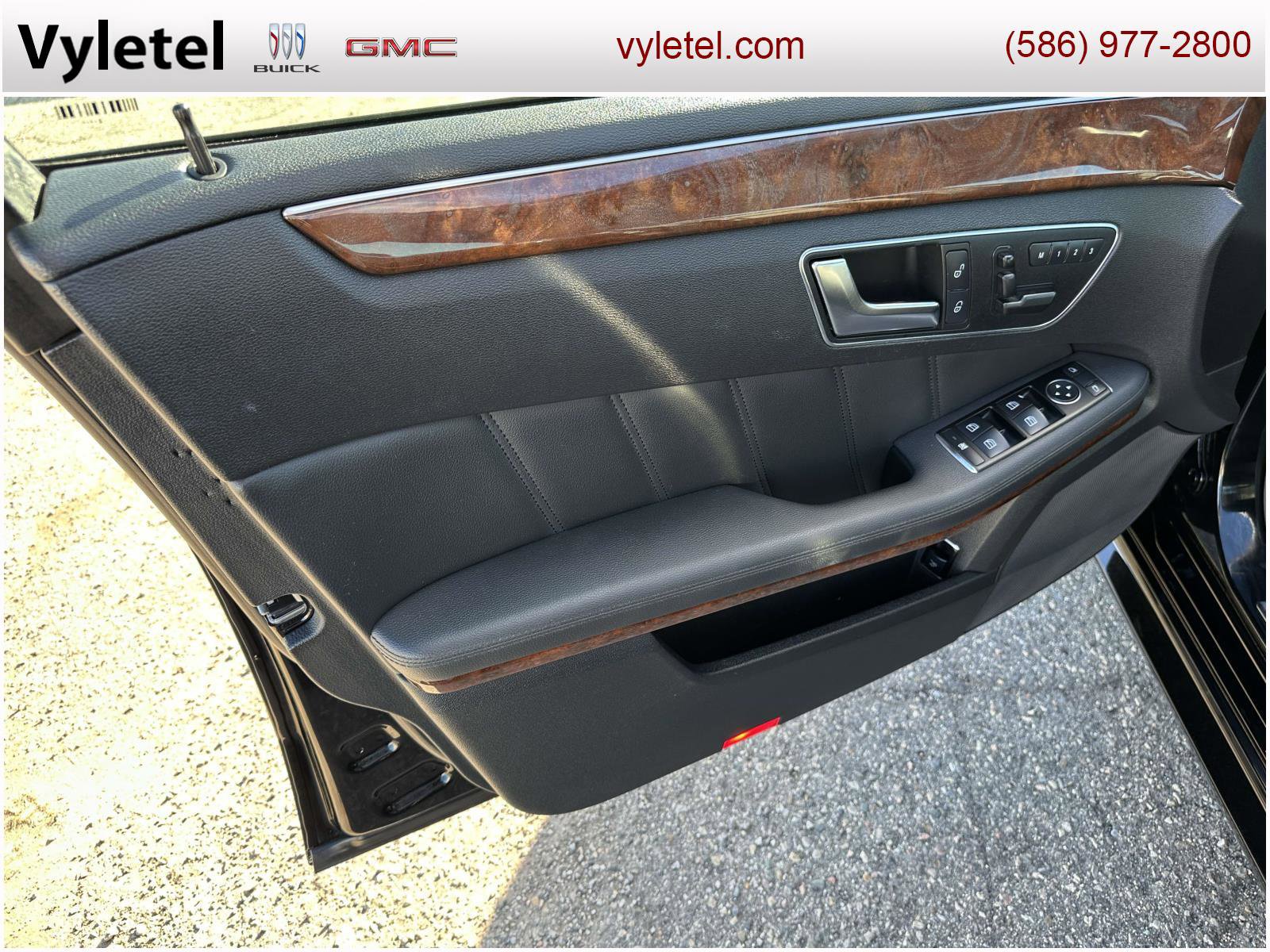 Used 2013 Mercedes-Benz E 350 4MATIC Sedan image 16