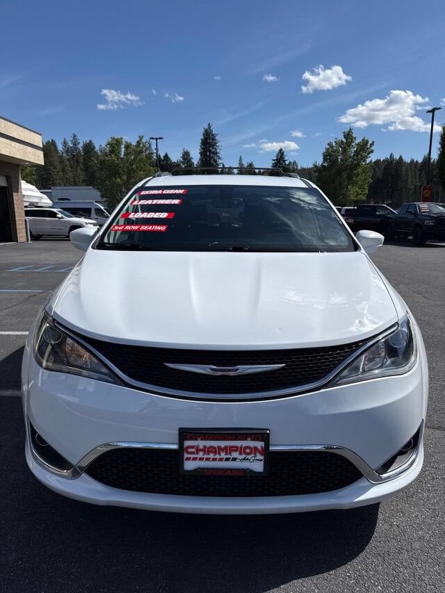 Used 2020 Chrysler Pacifica Touring-L FWD image 3