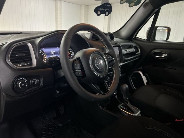 Used 2021 Jeep Renegade Latitude w/ Sun & Sound Group image 10