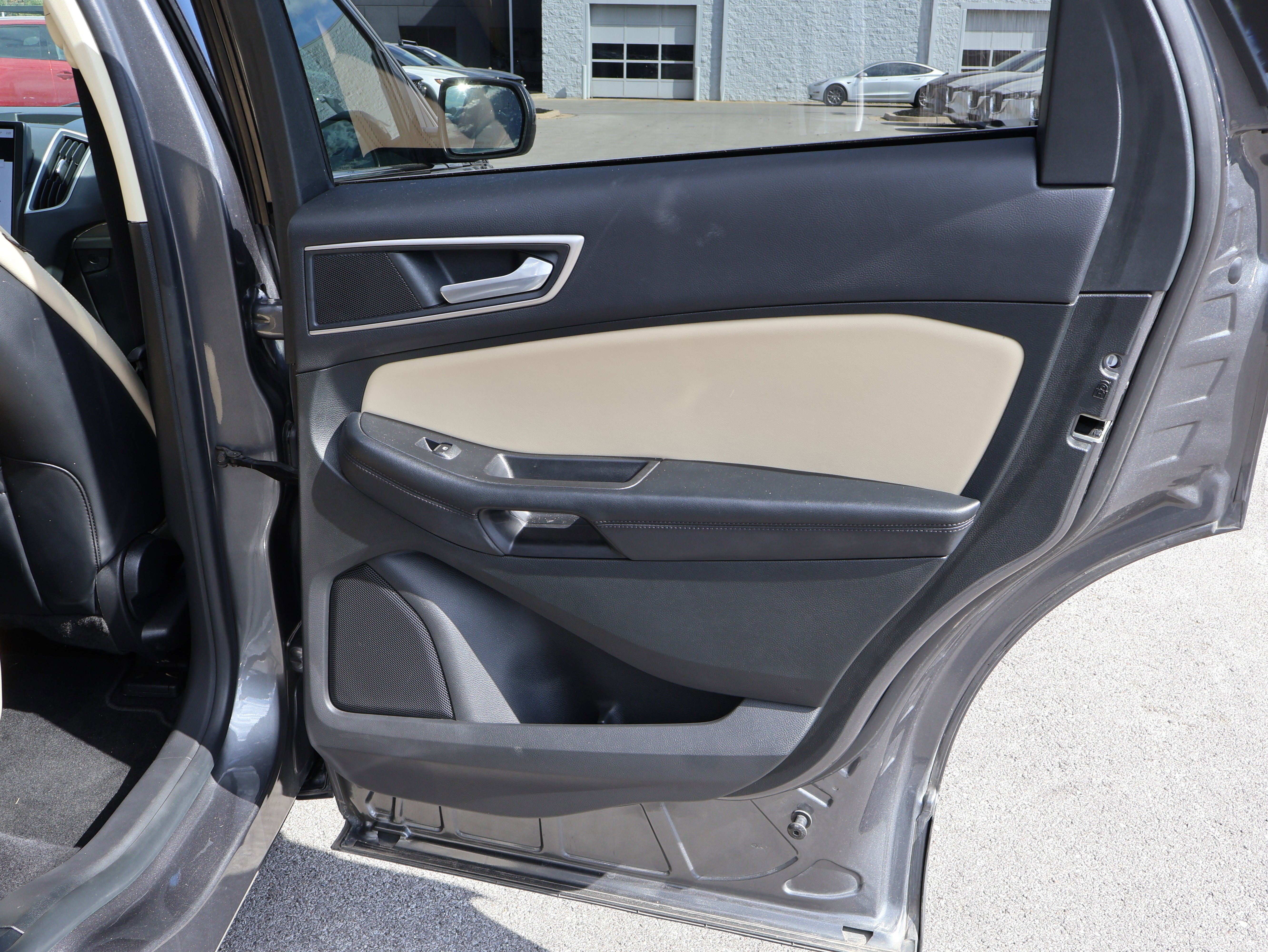 Used 2022 Ford Edge SEL image 13