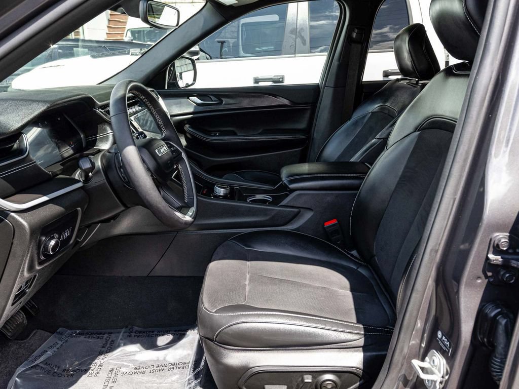 Used 2024 Jeep Grand Cherokee Altitude AWD/4WD image 23