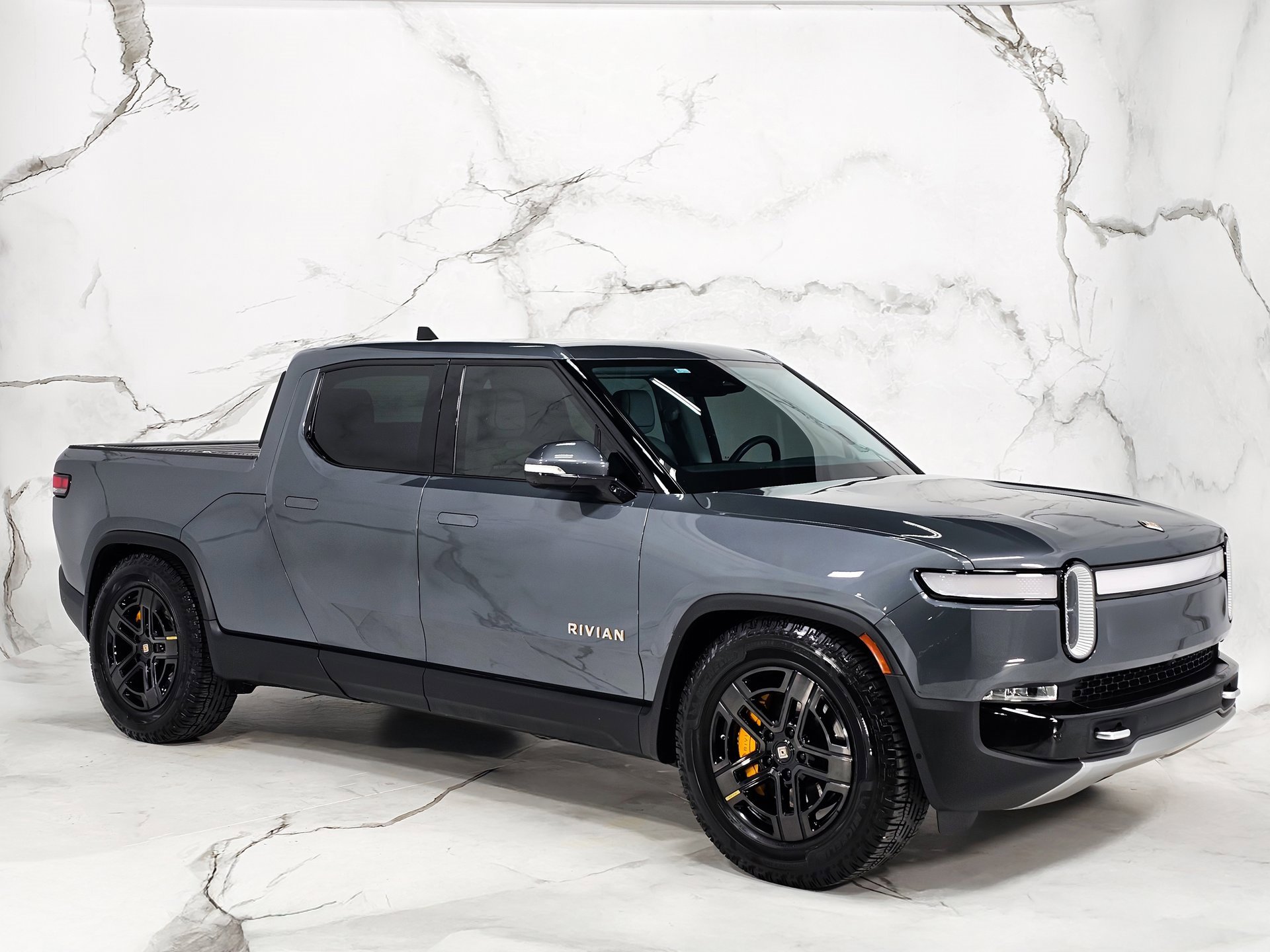 Used 2022 Rivian R1T Adventure image 3