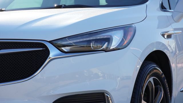 Used 2019 Buick Enclave Essence w/ LPO, Sport Appearance Package image 4
