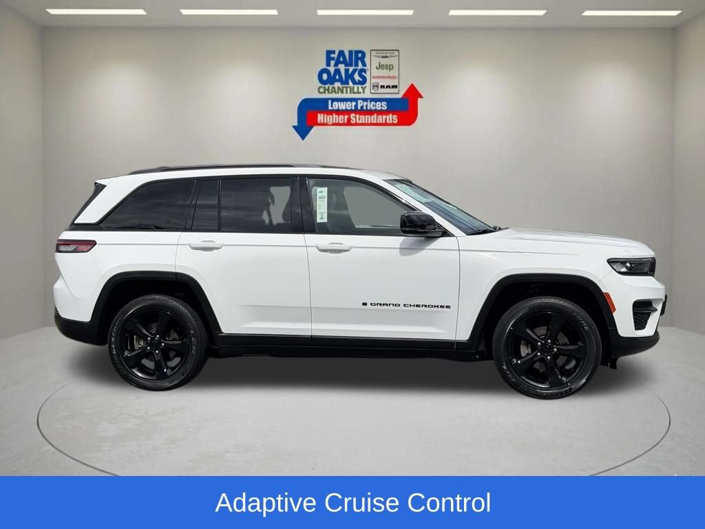 Used 2023 Jeep Grand Cherokee Altitude AWD/4WD image 6