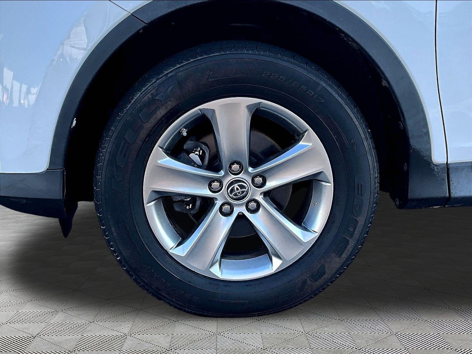 Used 2015 Toyota RAV4 XLE AWD/4WD image 30