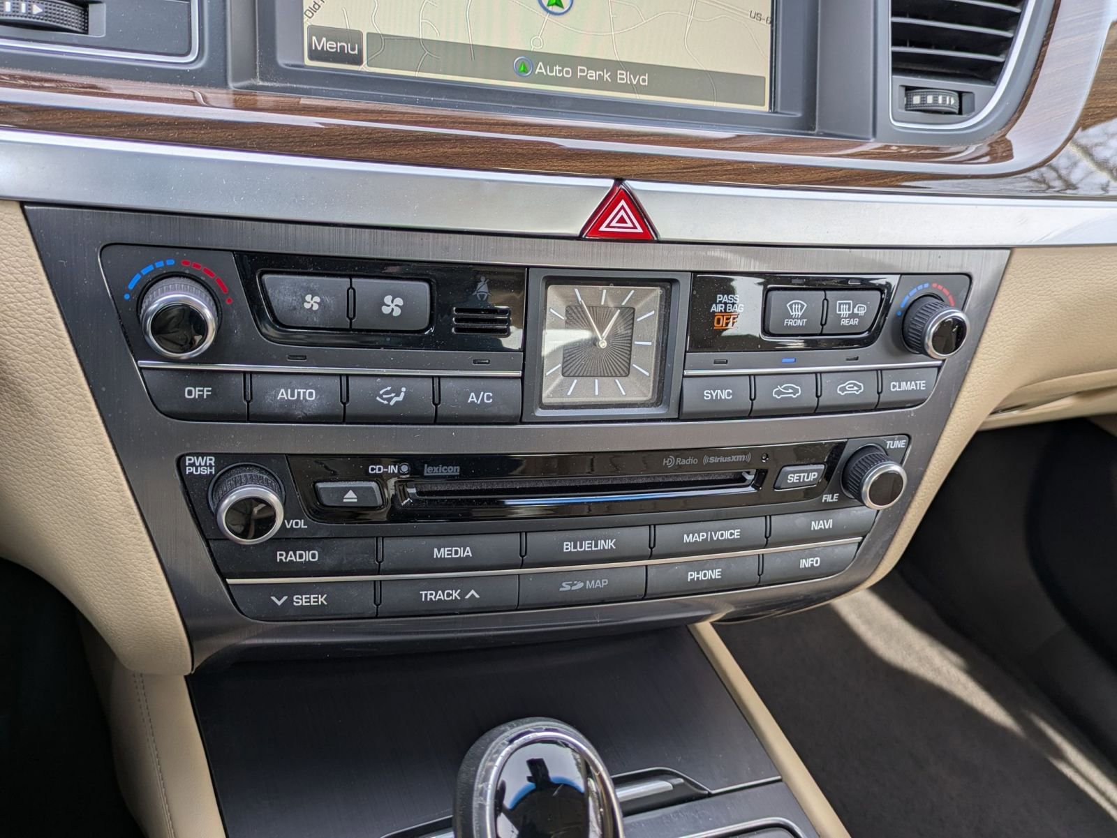 Used 2015 Hyundai Genesis 3.8 w/ Option Group 03 image 15