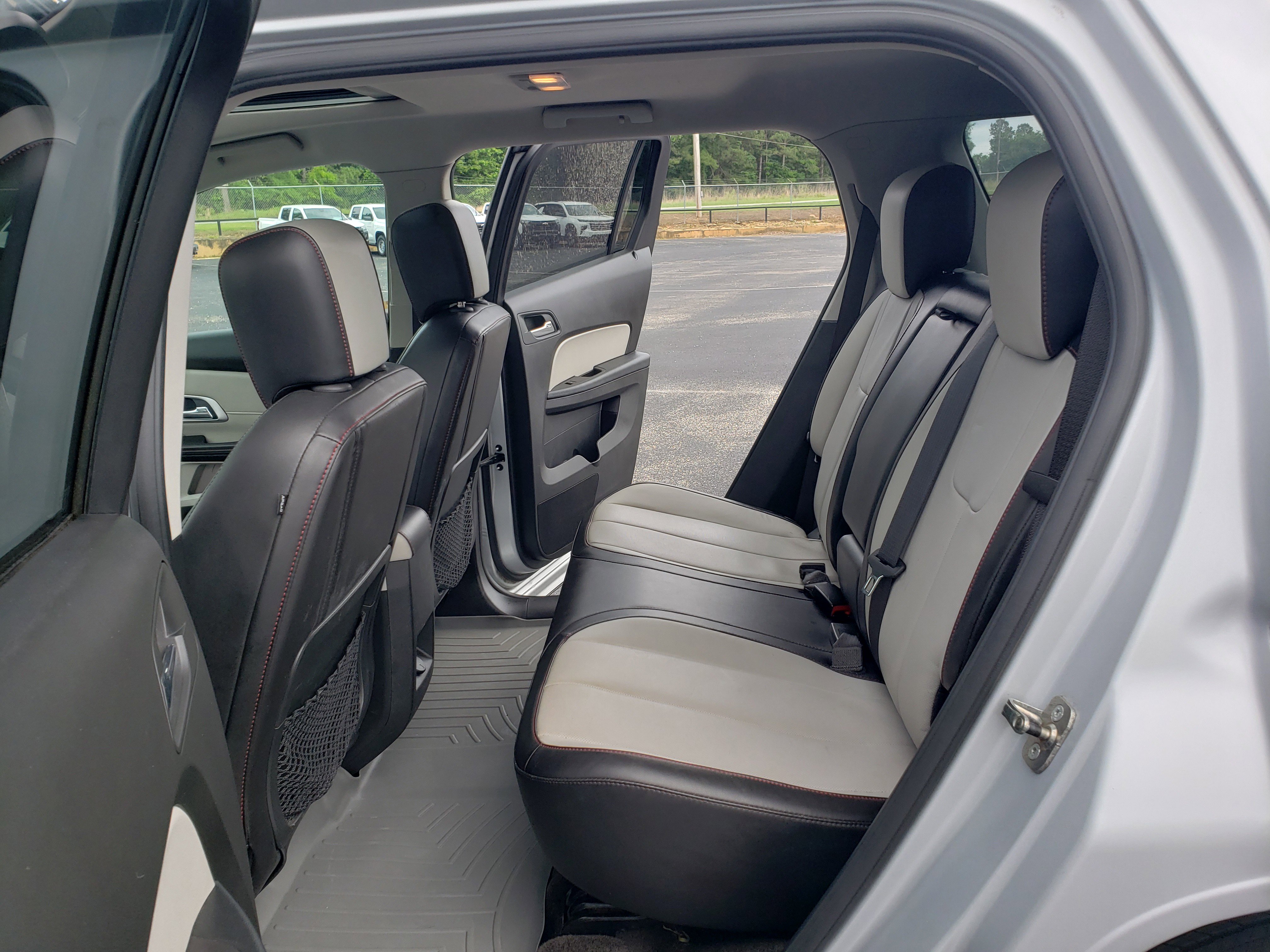 Used 2011 GMC Terrain SLT FWD image 28