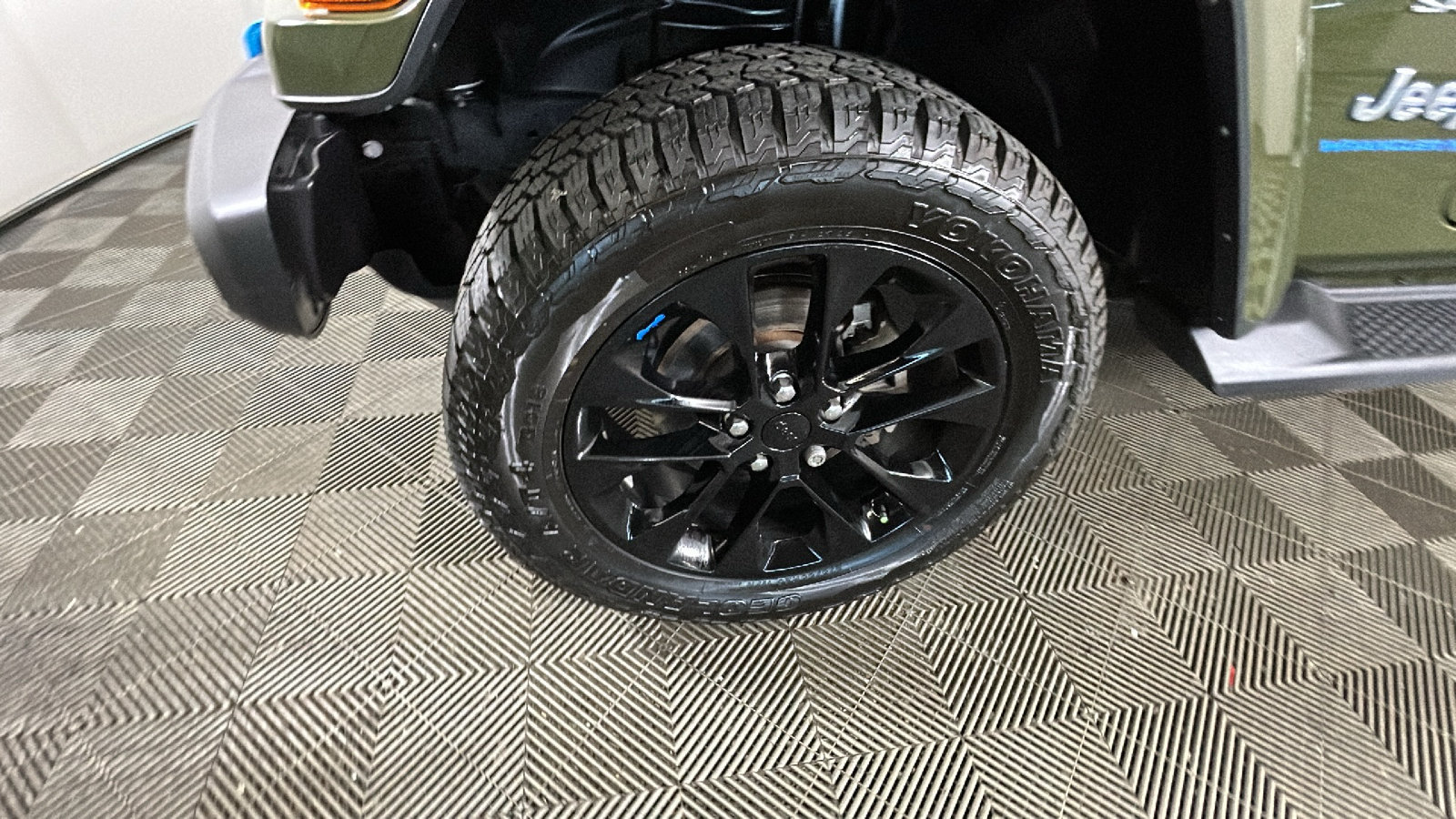 Used 2023 Jeep Wrangler Unlimited Sahara AWD/4WD image 10