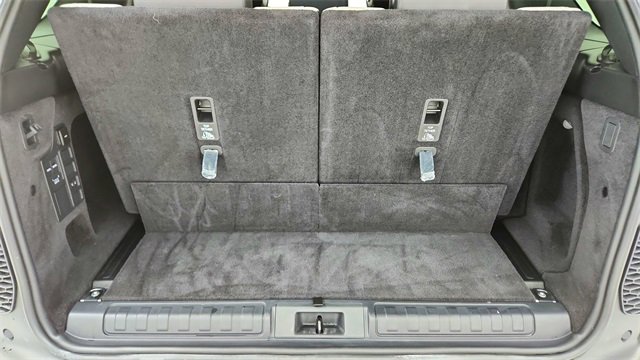 Used 2024 Land Rover Discovery Dynamic SE image 15