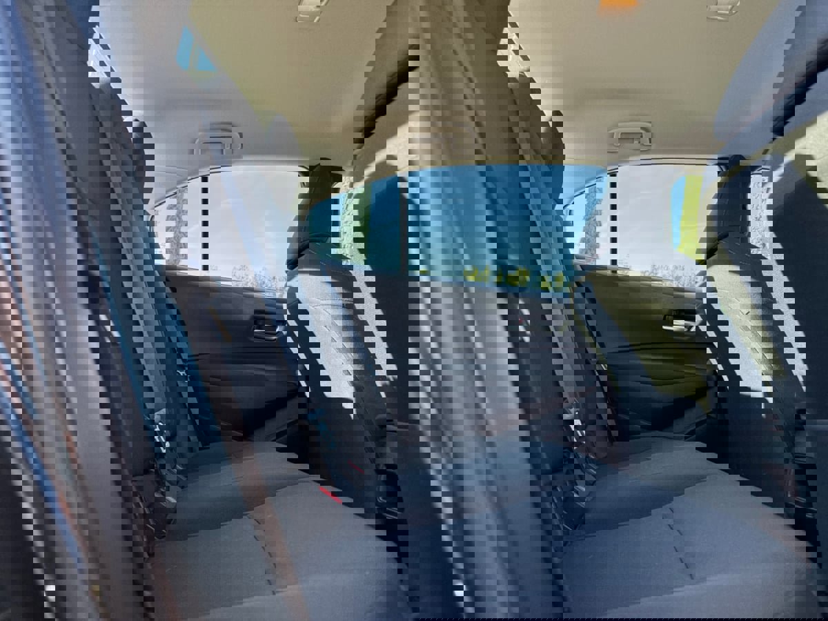 Used 2021 Toyota Corolla LE w/ Carpet Mat Package (TMS) image 18