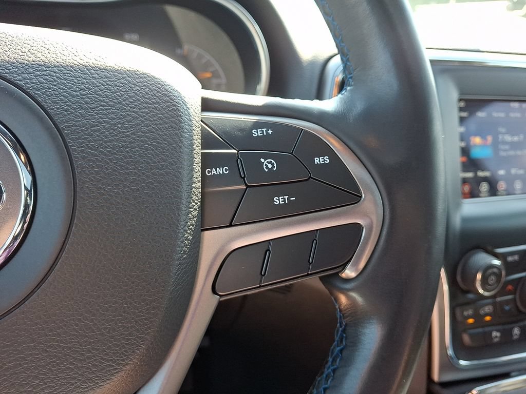 Used 2019 Jeep Grand Cherokee Laredo AWD/4WD image 21