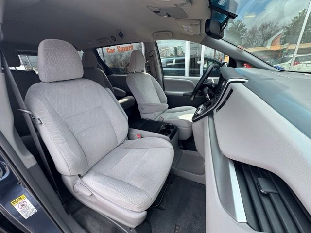 Used 2015 Toyota Sienna LE image 11