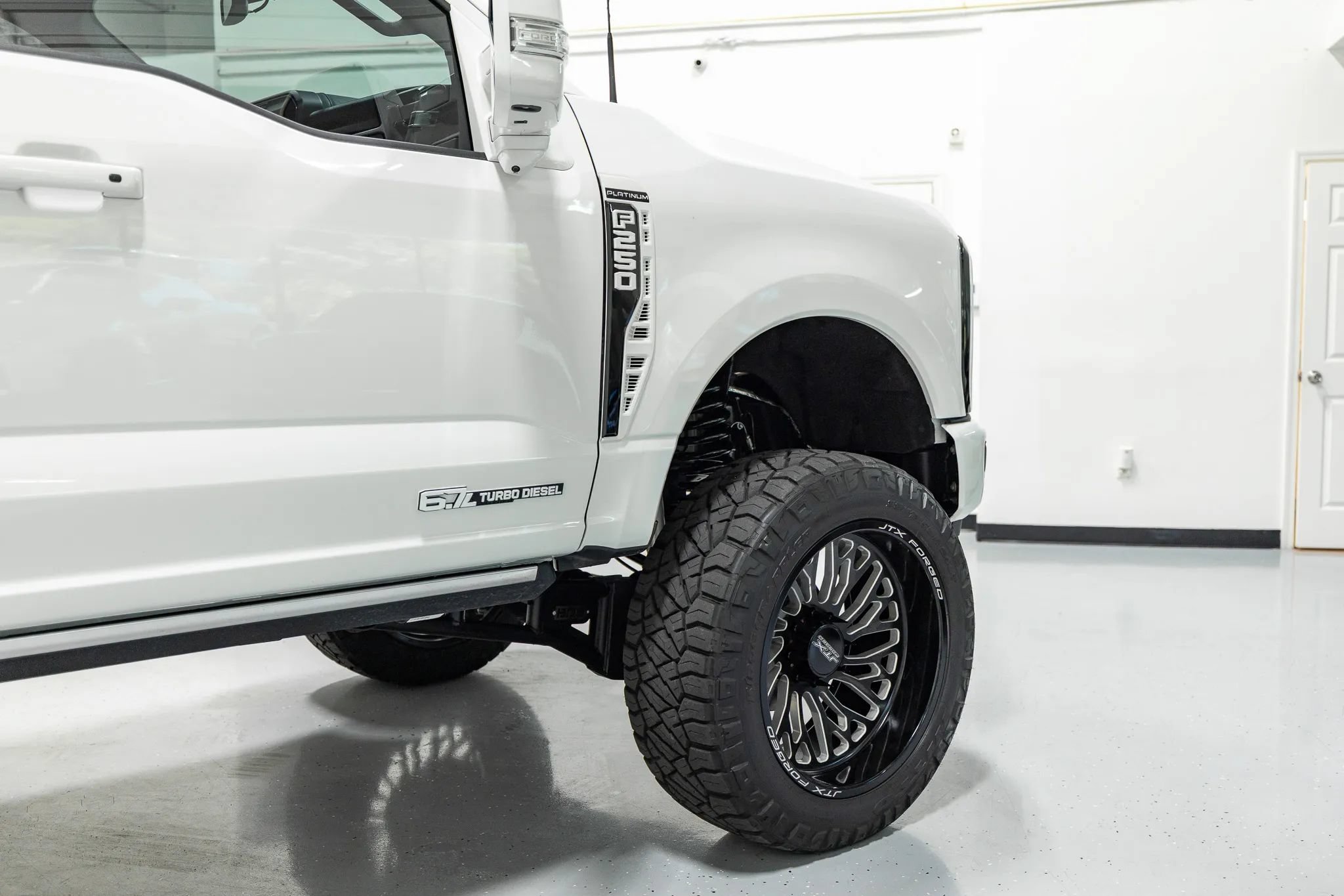 Used 2025 Ford F250 Platinum AWD/4WD image 29