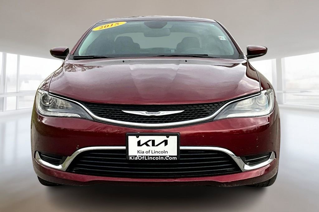 Used 2015 Chrysler 200 Limited w/ Convenience Group image 2