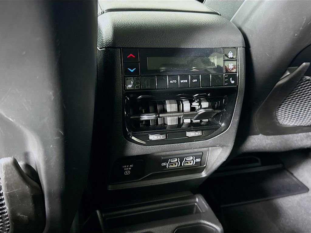 Used 2023 Jeep Grand Cherokee L Limited w/ Luxury Tech Group II AWD/4WD image 29