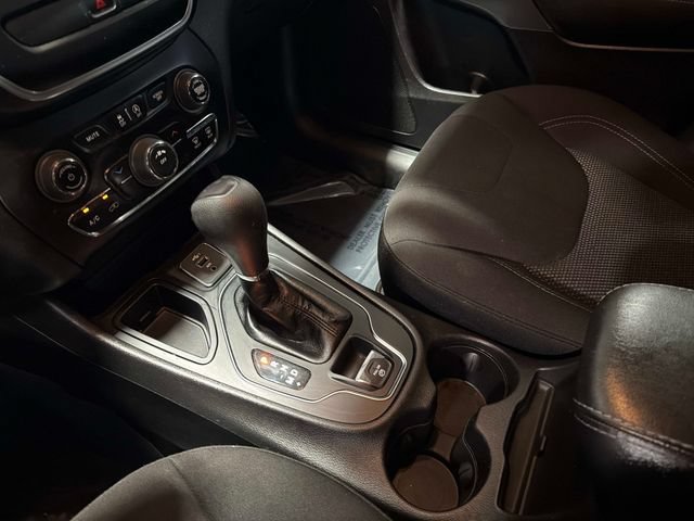 Used 2021 Jeep Cherokee Latitude FWD image 23