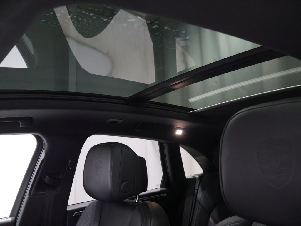 Used 2019 Porsche Macan AWD/4WD image 9