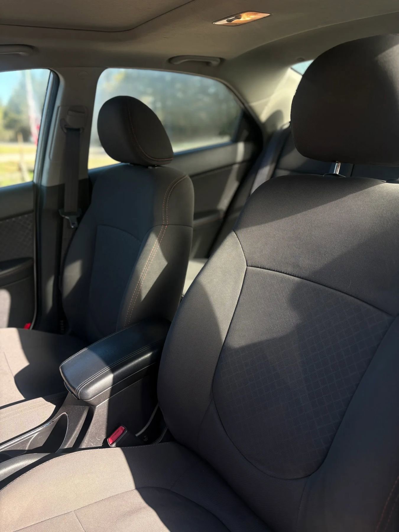 Used 2011 Kia Forte SX image 32