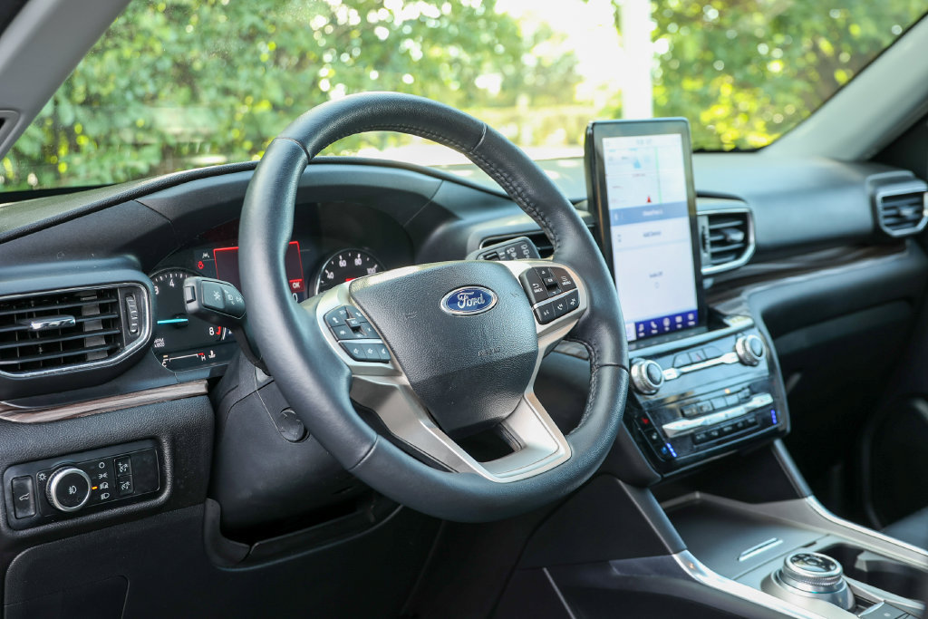 Certified 2023 Ford Explorer Limited w/ Limited Technology Package AWD/4WD image 29