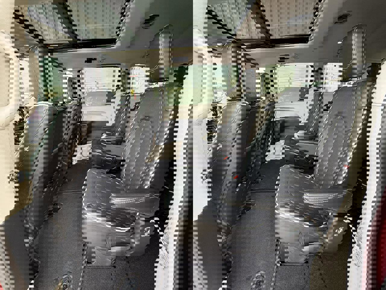 Used 2022 Chrysler Pacifica Limited w/ Uconnect Theater Family Group image 41