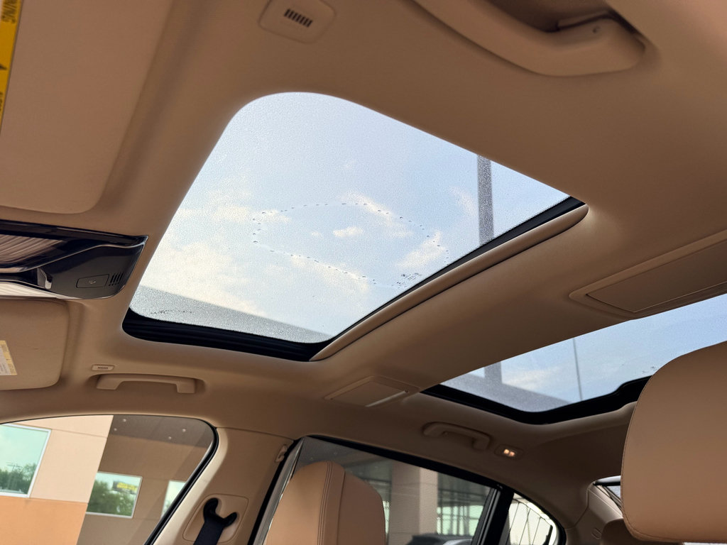 Used 2018 BMW 750i RWD image 23