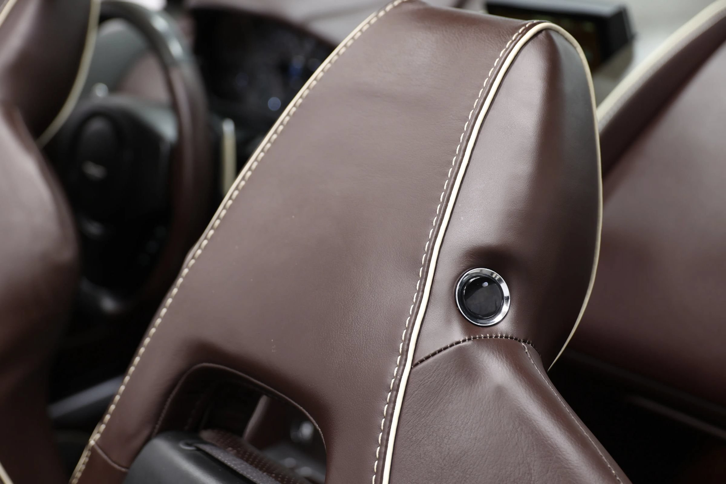Used 2016 Aston Martin DB9 GT RWD image 68