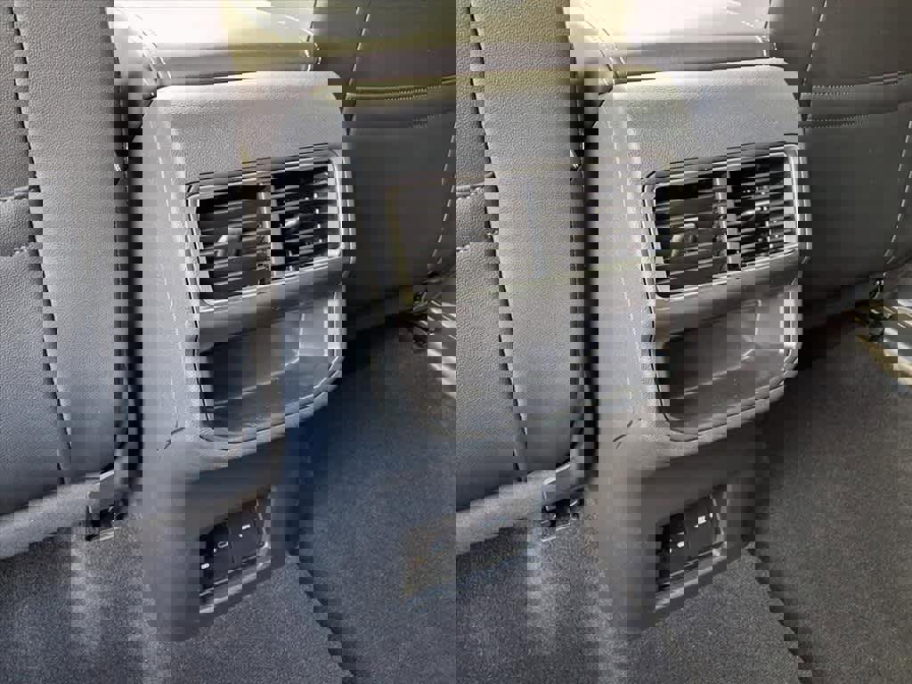 Used 2024 Volkswagen Atlas Cross Sport SE image 10