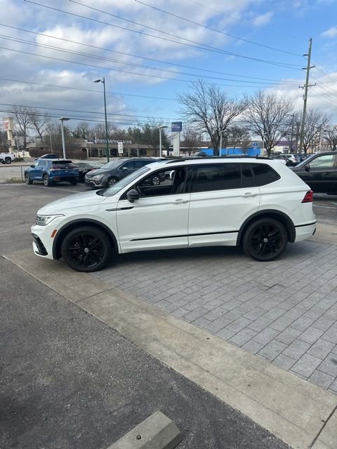 Used 2022 Volkswagen Tiguan SE R-Line image 18