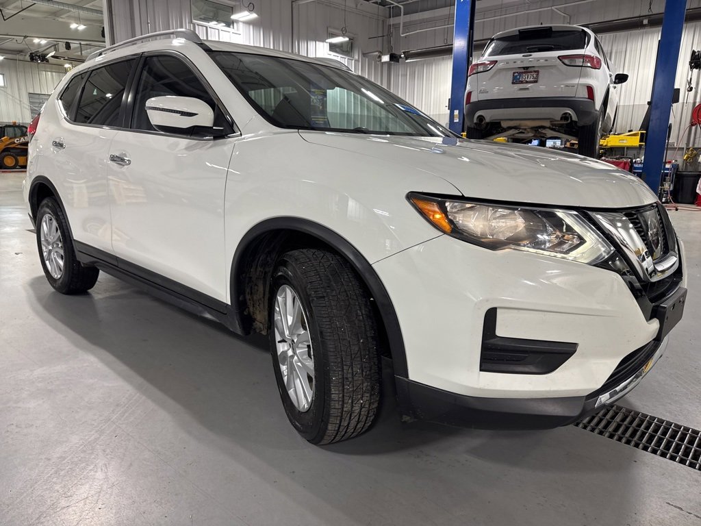 Used 2017 Nissan Rogue SV image 12