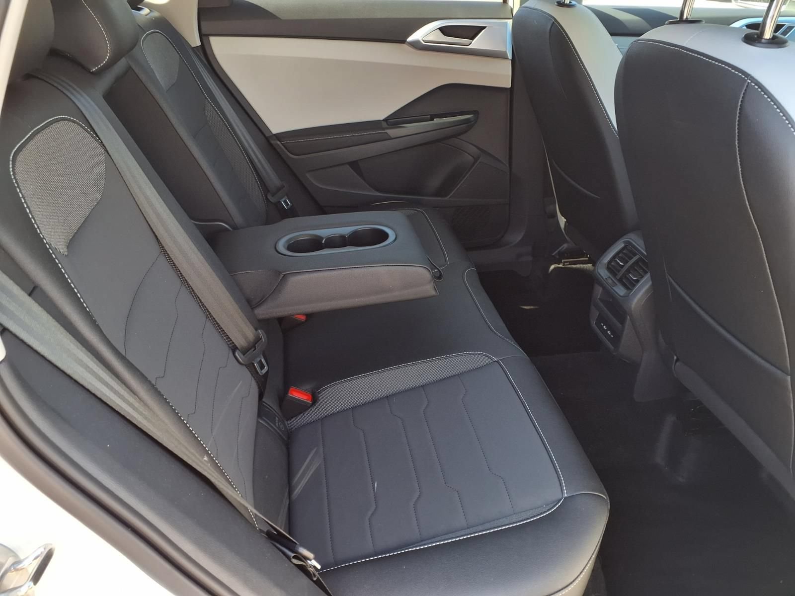 Certified 2026 Volkswagen Taos SE w/ Panoramic Sunroof Package FWD image 23